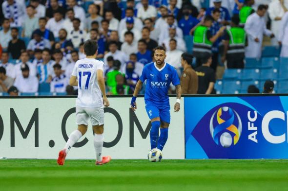 نجم الهلال يفتح النار على حكم لقاء نافباخور لهذا السبب