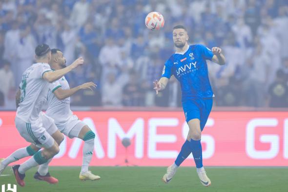 ضربة موجعة لـ الأهلي خلال مباراة الهلال في دوري روشن بسبب نجم الفريق!