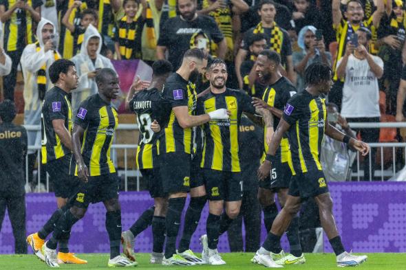 إدارة الاتحاد تطرد كريم بنزيما بسبب عبد الرزاق حمدالله!