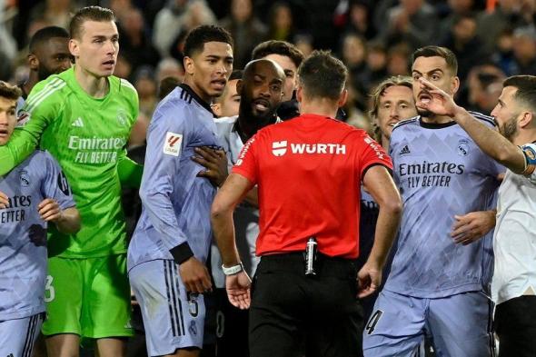 جماهير ريال مدريد توجه إهانات عنصرية لنجم فالنسيا