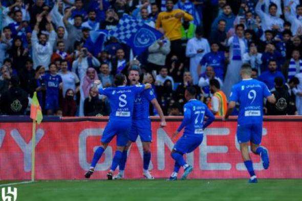 بعد الهزيمة من الهلال.. مدرب الرياض يفتح النار على التحكيم