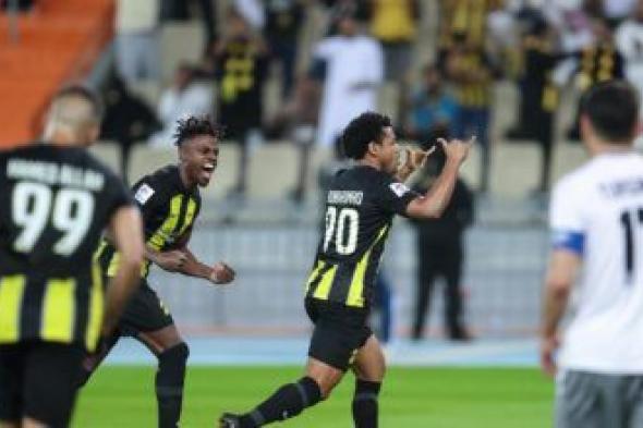 تصرف أخلاقي من نجم الاتحاد تجاه رومارينيو عقب الفوز على ضمك