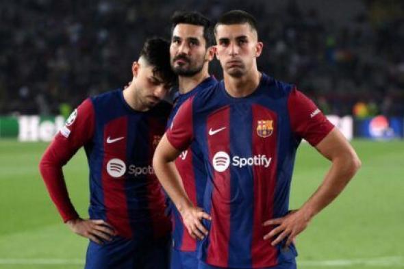 مدرب برشلونة يتخذ إجراء مثير نحو ثنائي الفريق في صيف 2024